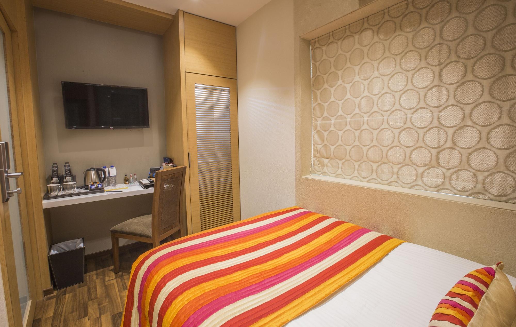 Hotel Bawa Continental Мумбай Екстериор снимка