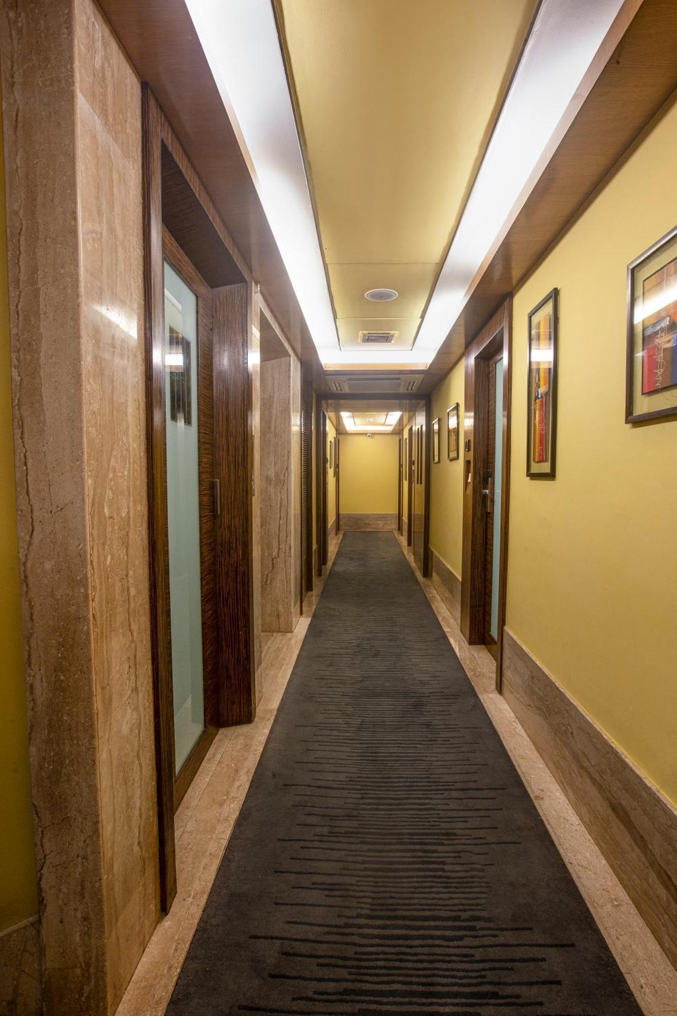 Hotel Bawa Continental Мумбай Екстериор снимка