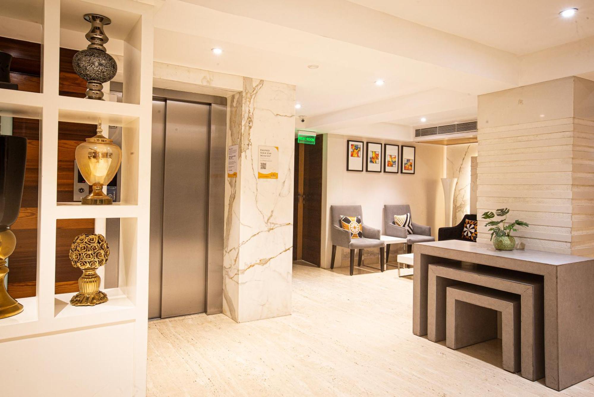 Hotel Bawa Continental Мумбай Екстериор снимка