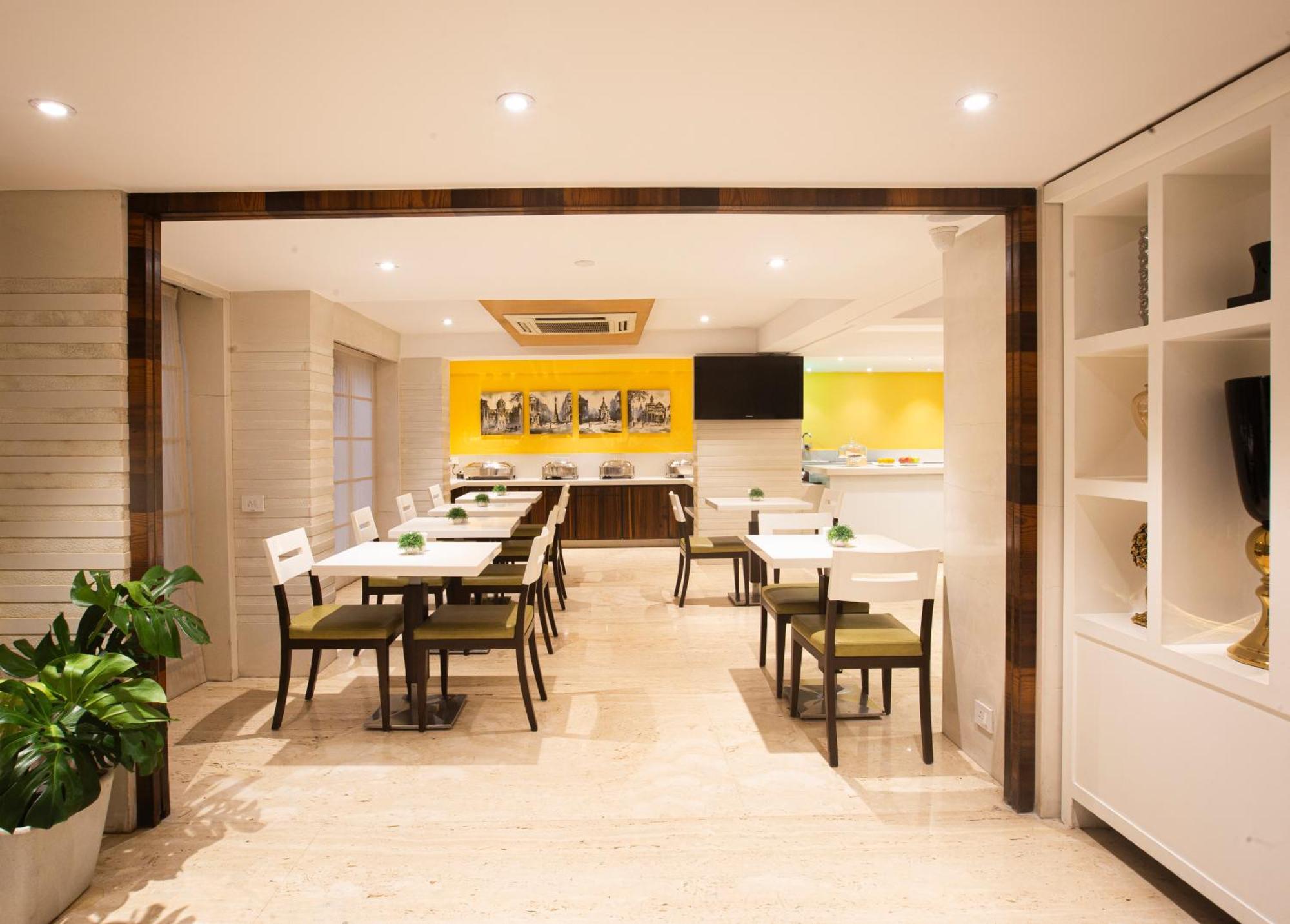 Hotel Bawa Continental Мумбай Екстериор снимка