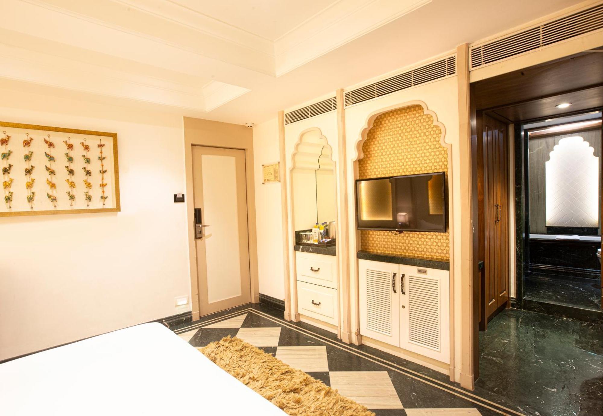 Hotel Bawa Continental Мумбай Екстериор снимка