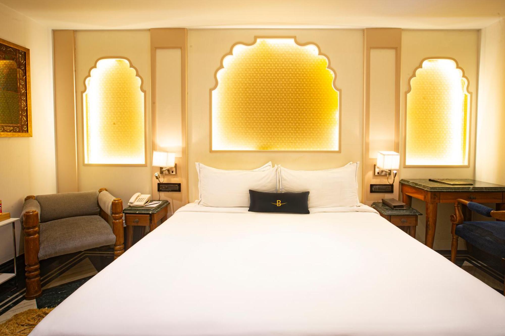 Hotel Bawa Continental Мумбай Екстериор снимка