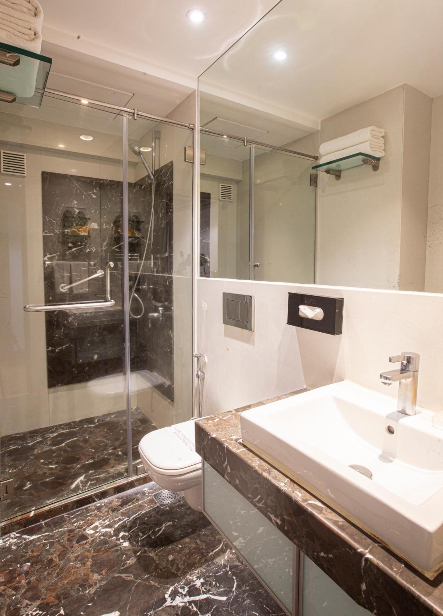Hotel Bawa Continental Мумбай Екстериор снимка