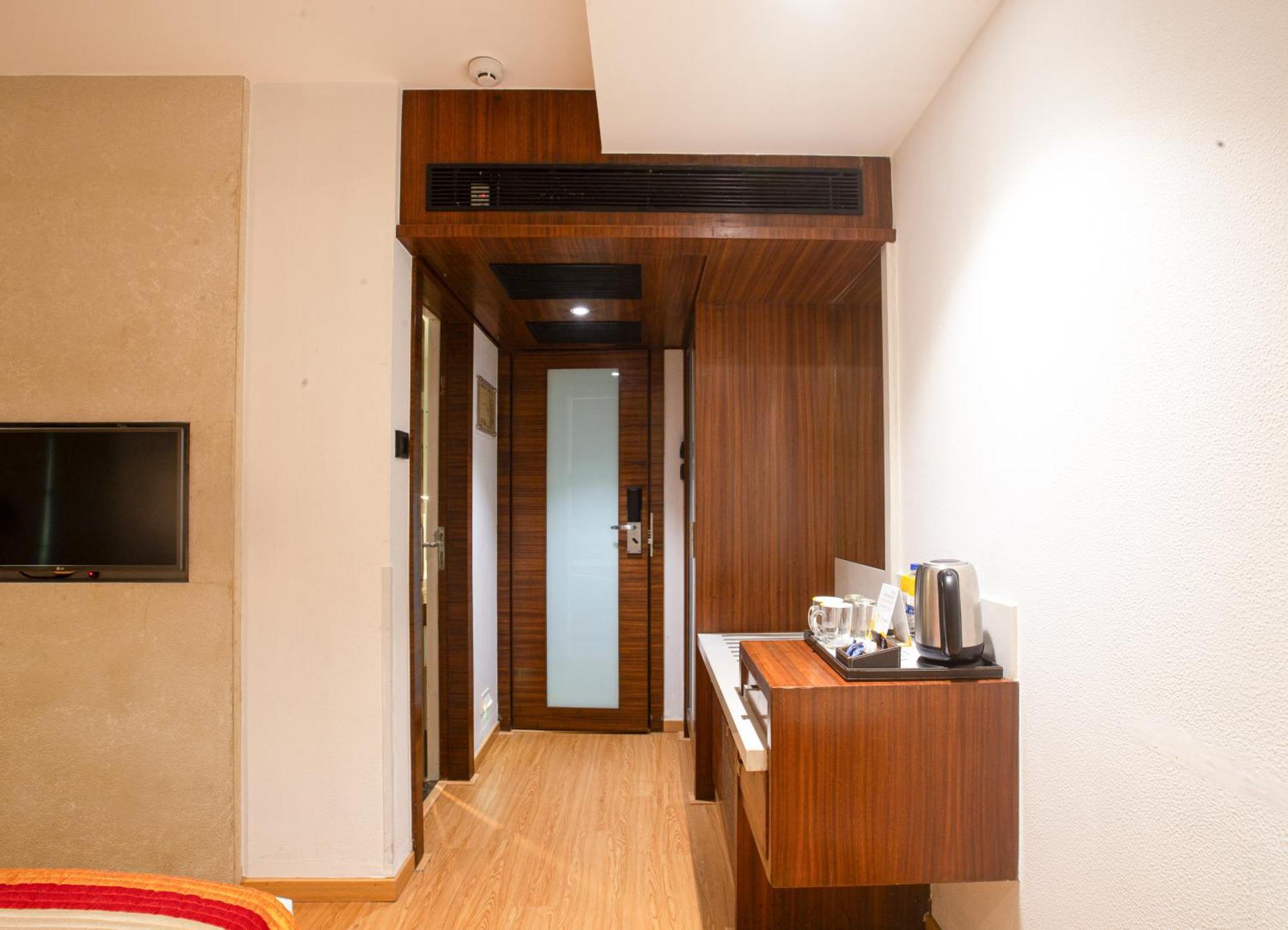 Hotel Bawa Continental Мумбай Екстериор снимка