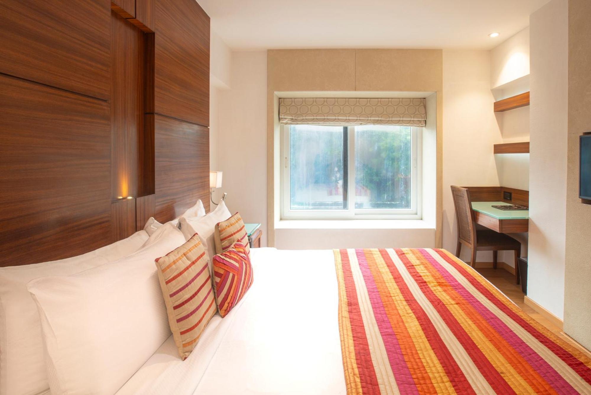 Hotel Bawa Continental Мумбай Екстериор снимка