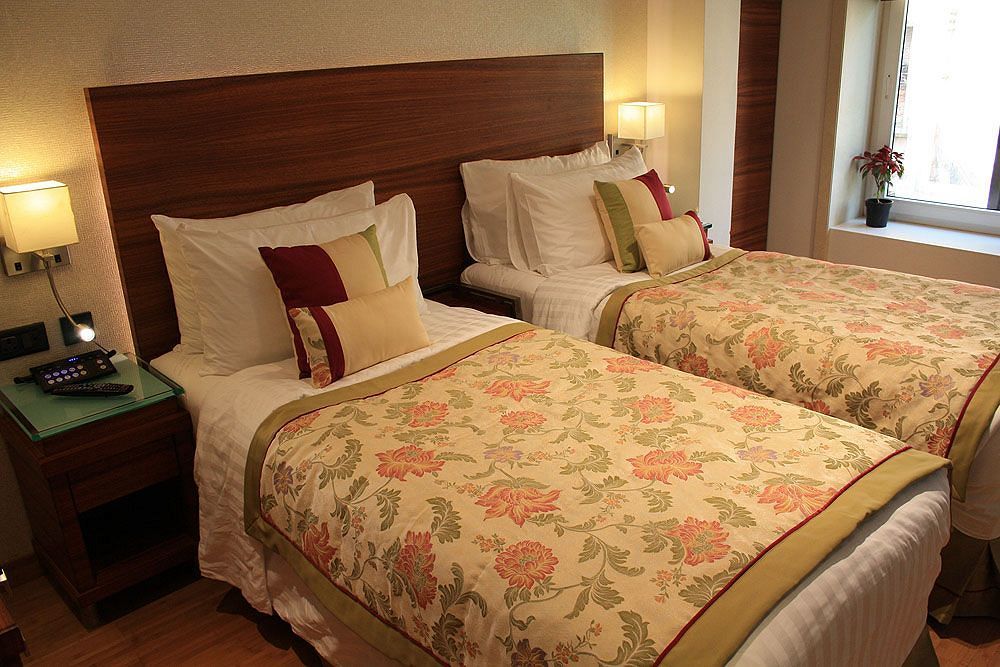 Hotel Bawa Continental Мумбай Екстериор снимка