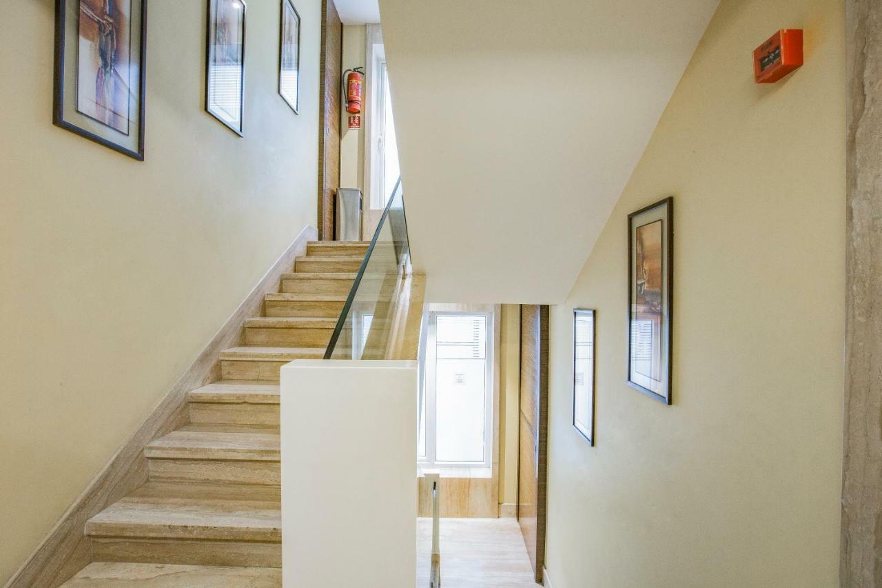 Hotel Bawa Continental Мумбай Екстериор снимка